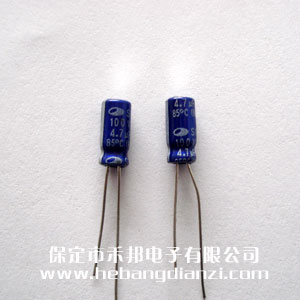 4.7UF 100V铝(lǚ)电(diàn)解